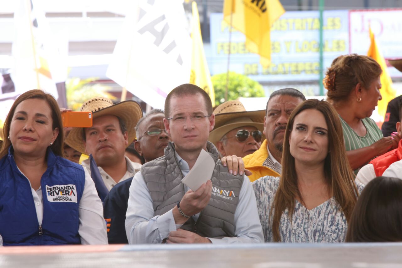 El candidato del PAN a la Presidencia también pidió que sancionen a la PGR por la supuesta guerra sucia en su contra.