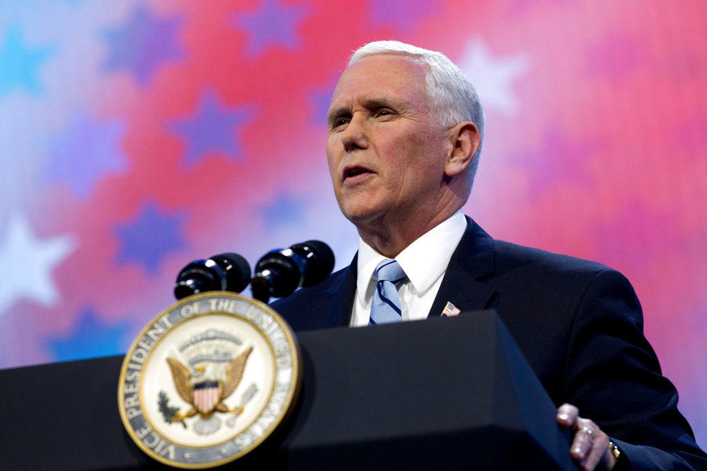 En Lima, Pence también se reunió con Enrique Peña Nieto