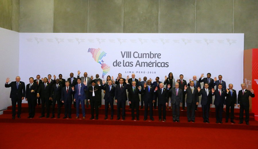 Mandatarios y representantes de varios países en la foto oficial de la Cumbre de las Américas.