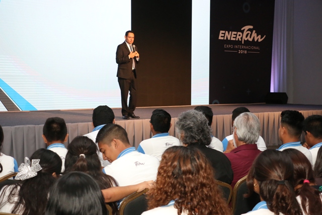 Miguel Tinoco, en la Expo Enertam, subsecretario de Educación en Tamaulipas. 