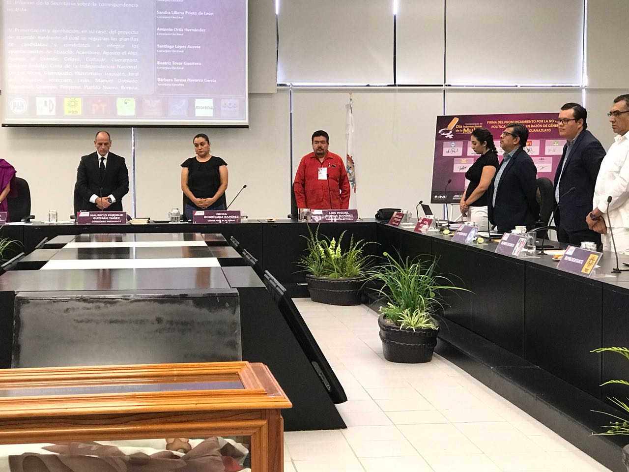 Homenaje a representante político en el IEEG.