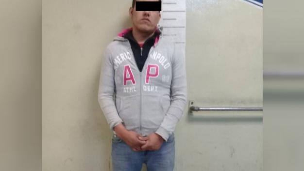 Sin perder de vista al delincuente, el afectado pidió auxilio a la policía, quienes momentos después lograron la detención de Gabriel “C”, de 26 años 