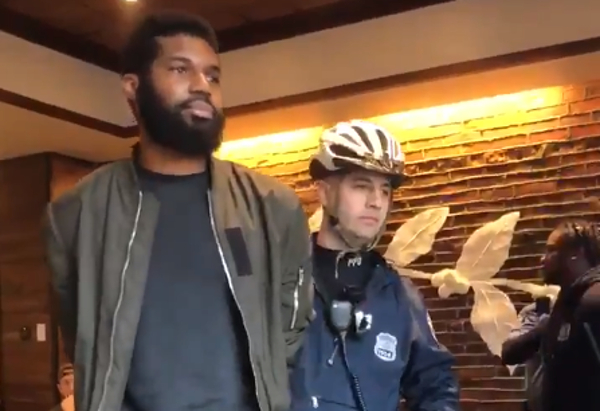 Starbucks se disculpó con los arrestados