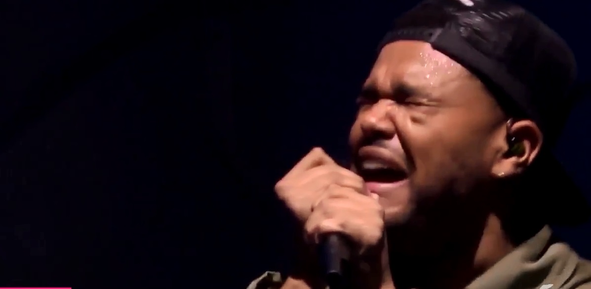 The Weeknd llora al cantar "Call Out My Name" en Coachella.