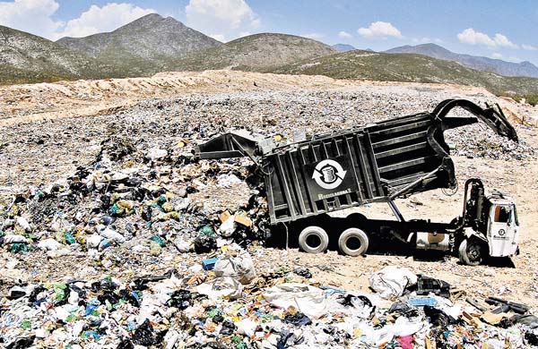 Ya no alcanzan los presupuestos de los gobiernos para compra de camiones de basura, manejo y creación de rellenos sanitarios.