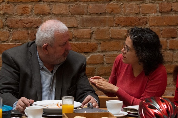 El candidato humanista reprobó las posiciones políticas conservadoras de los candidatos a la Jefatura de Gobierno.