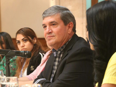 El gobernador interino, Manuel González.