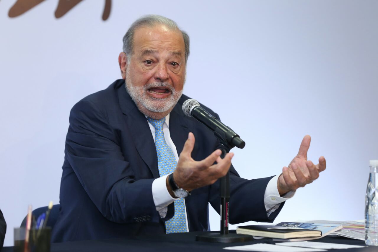 El empresario Carlos Slim defendió la continuidad del proyecto del nuevo aeropuerto.