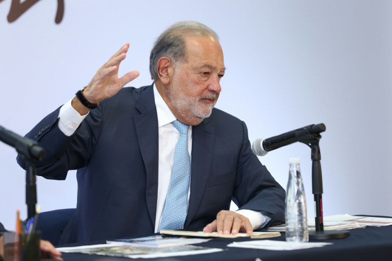 El empresario Carlos Slim defendió la continuidad del proyecto del nuevo aeropuerto.