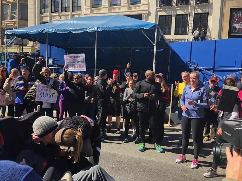 Kaitlyn Kiely y Matt Wetherbee al término del Maratón de Boston 