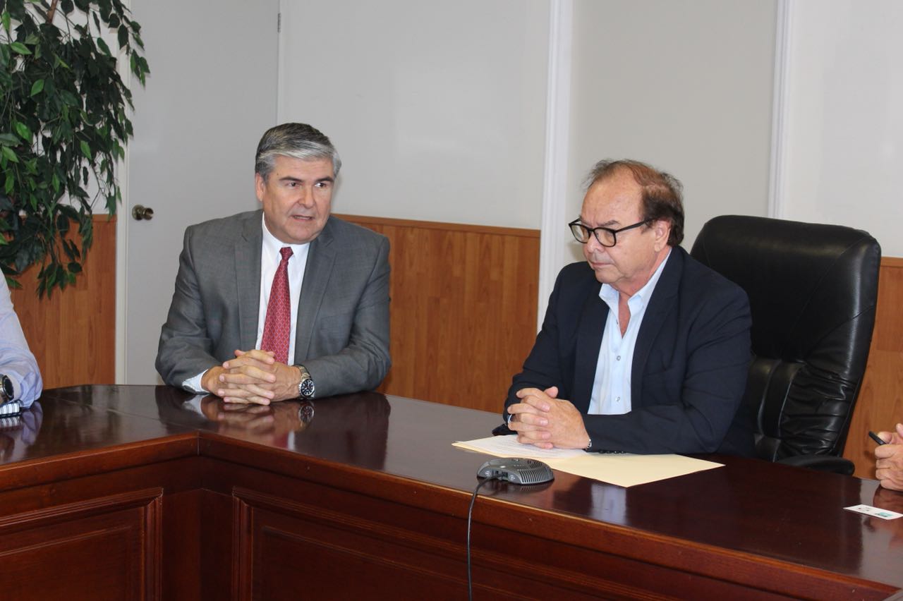 El secretario de Salud, Roberto Bernal Gómez, dio posesión al nuevo director. 