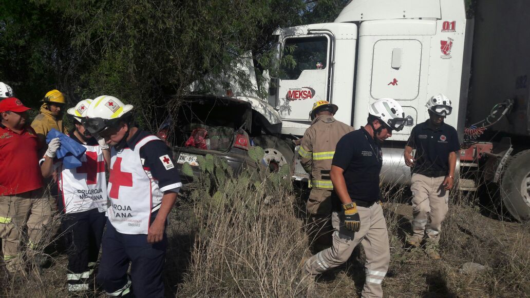 Las víctimas viajaban en un automóvil tipo Jetta con placas de Tamaulipas. 