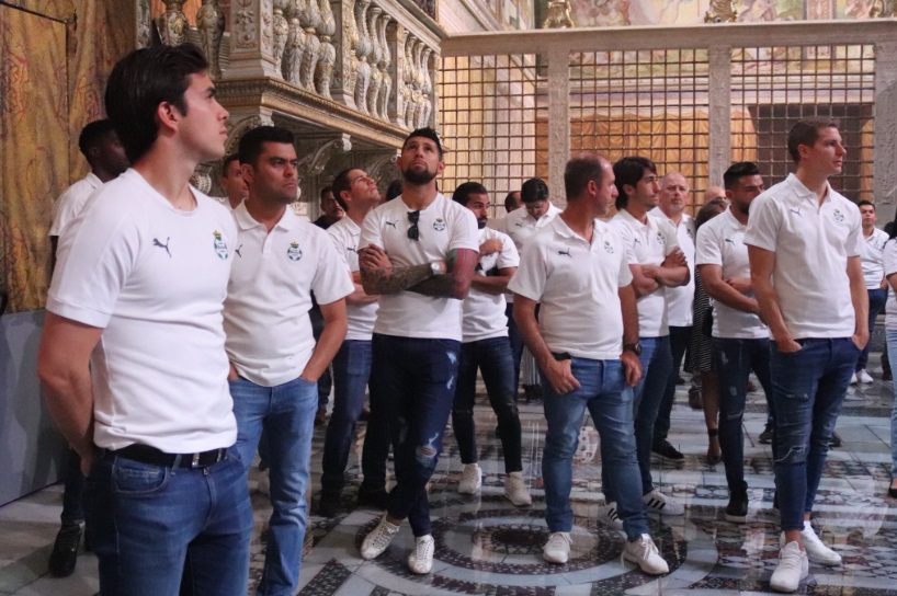 Los futbolistas se mostraron sorprendidos con la historia y la obra a su paso por cada una de las salas.