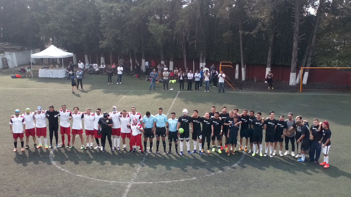 Juega por ellos, el partido benéfico que Alberto del Río y 'el Escorpión Dorado' sostuvieron