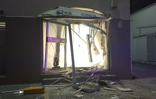 Los presuntos delincuentes dejaron destrozos en el lugar. 