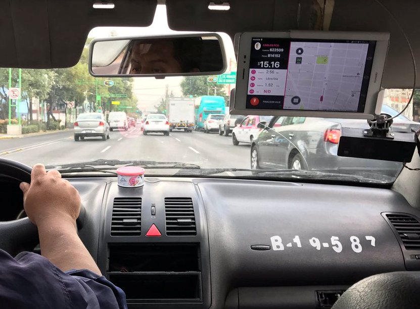 Los taxímetros tendrán geolocalizador, botón de pánico conectado al C5 y una app para visualizar la ruta en tiempo real.