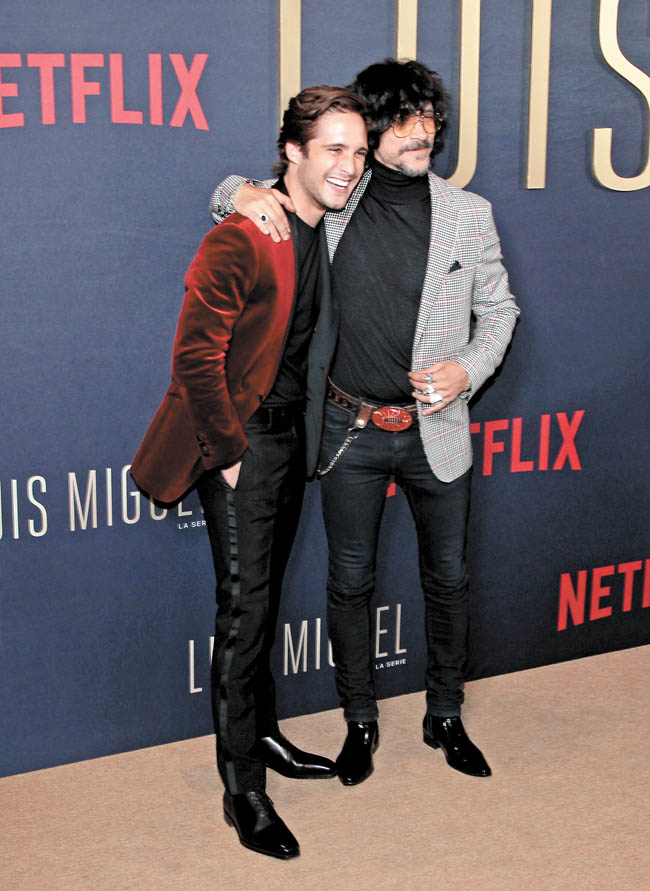 Diego Boneta y Óscar Jaenada. 