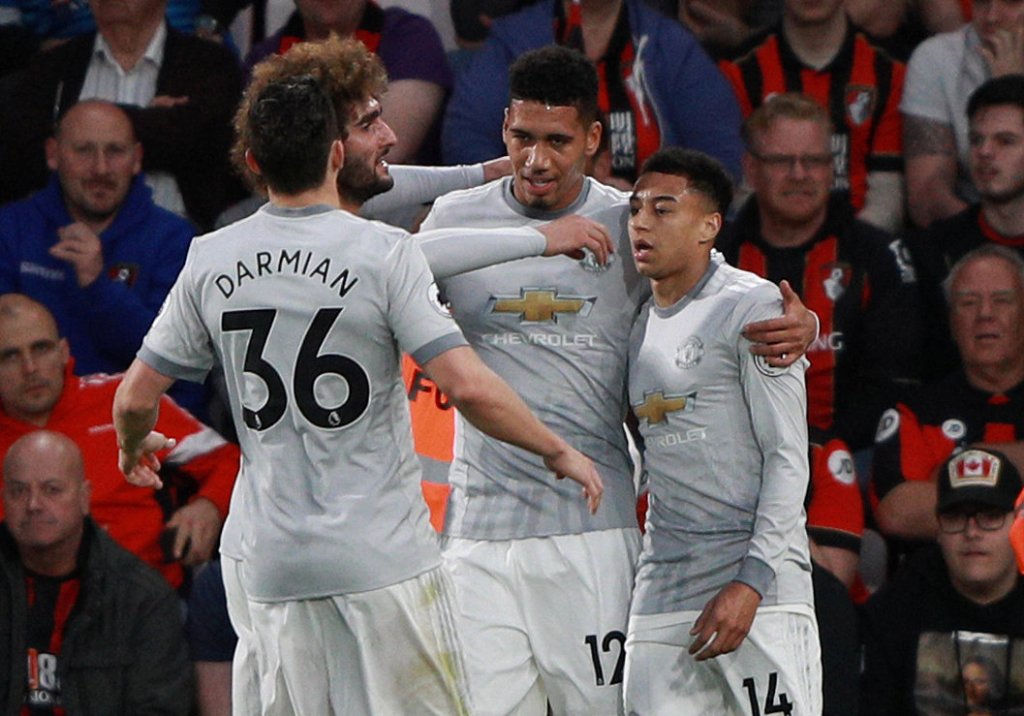 Jugadores de Manchester United en festejo de gol 
