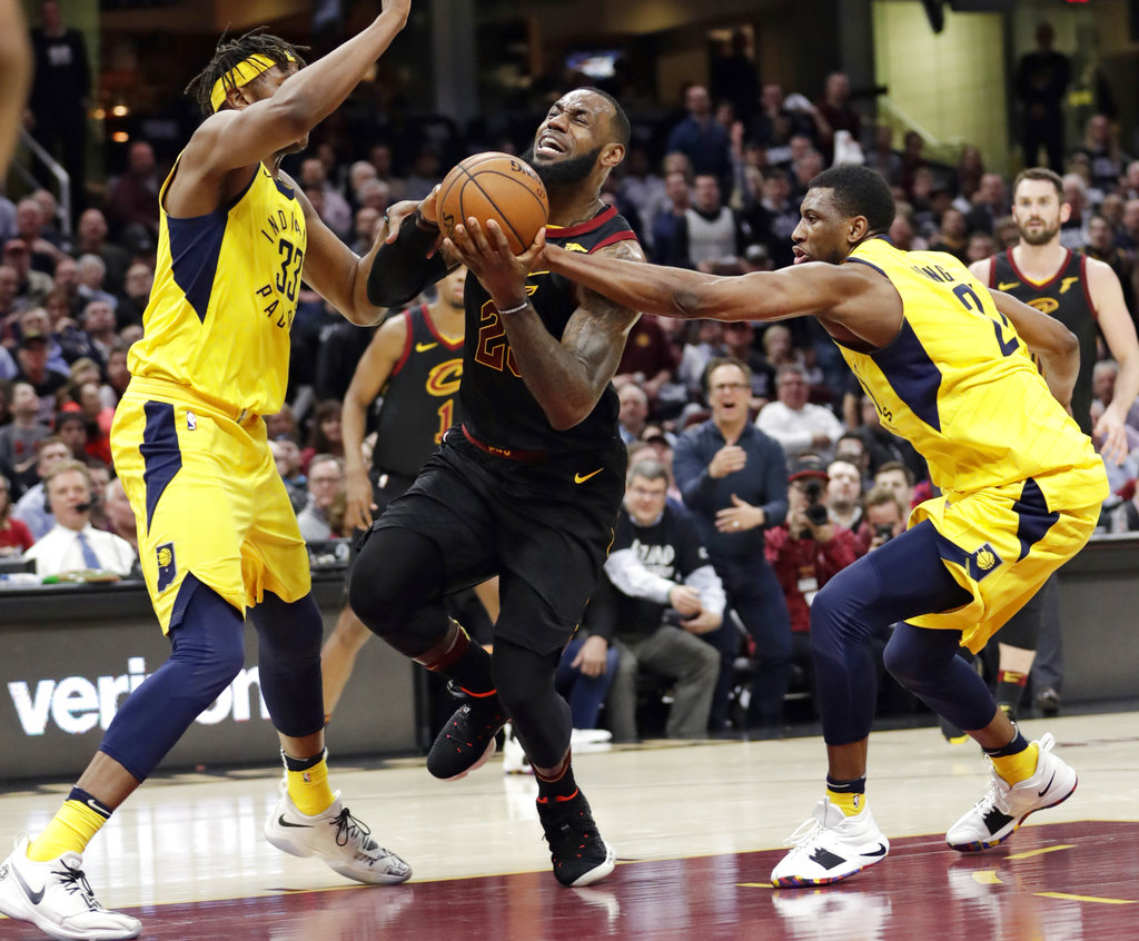 Lebron James guía a la victoria a los Cavs