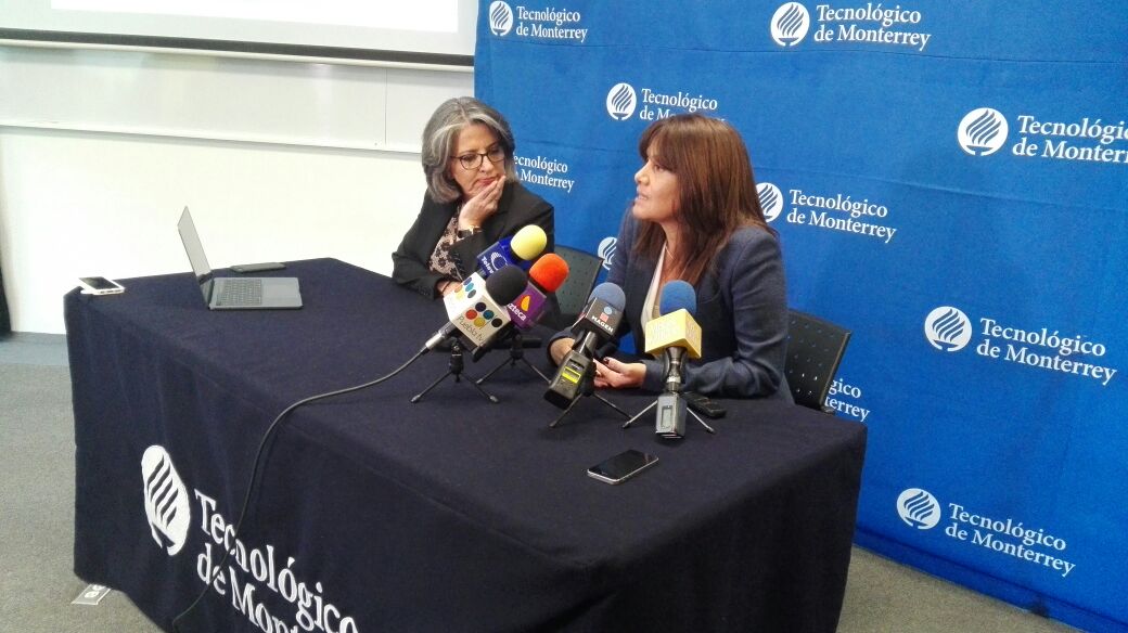 María Fonseca Paredes y Margarita Herrera Avilés, directora de Emprendimiento, presentaron el programa para crear valor en las empresas familiares.