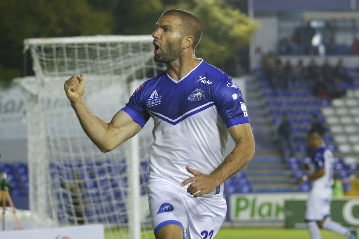 'Tito' Villa anunció su retiro como futbolista profesional