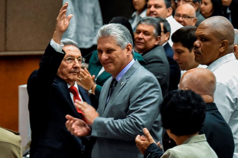 El vicepresidente cubano, Miguel Díaz-Canel, junto al presidente Raúl Castro.