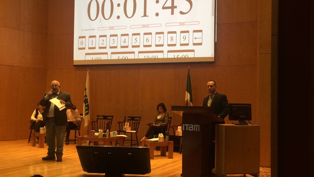 Marco Rascón  durante su participación en el foro de candidatos a la Jefatura de Gobierno en el ITAM.