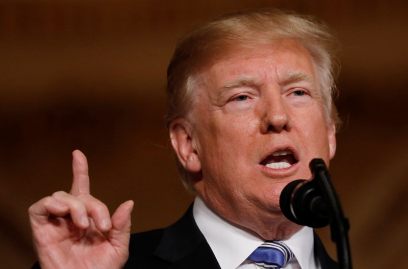 "Necesitamos seguridad fronteriza y acción, no palabras", dijo Donald Trump.