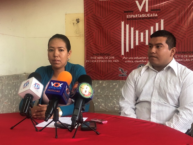 Simona Delgado Hernández, dirigente de la Federación Nacional de Estudiantes Revolucionarios Rafael Ramírez.