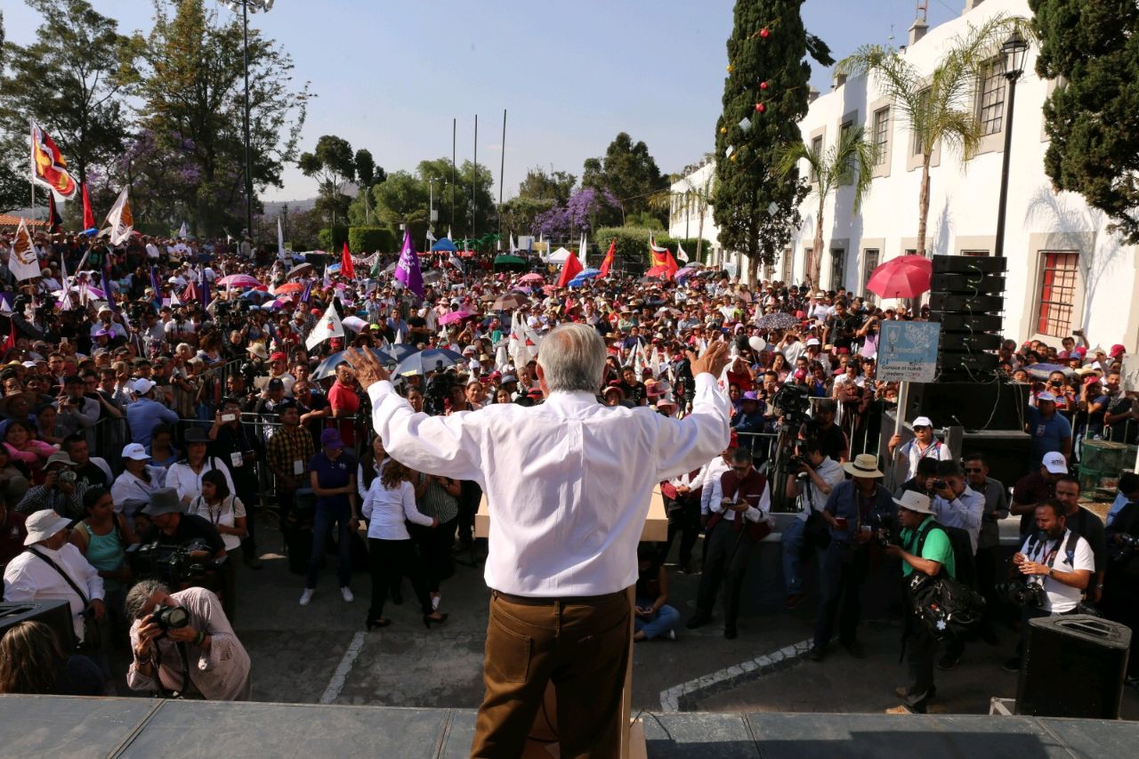 López Obrador encabezó un mitin en Milta Alta, en donde se refirió a la avioneta que usó en Sonora. (Javier Ríos)
