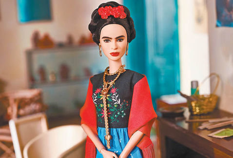 La muñeca no podrá comercializarse en México pues Mattel no cuenta con los derechos de la imagen de Frida Kahlo.