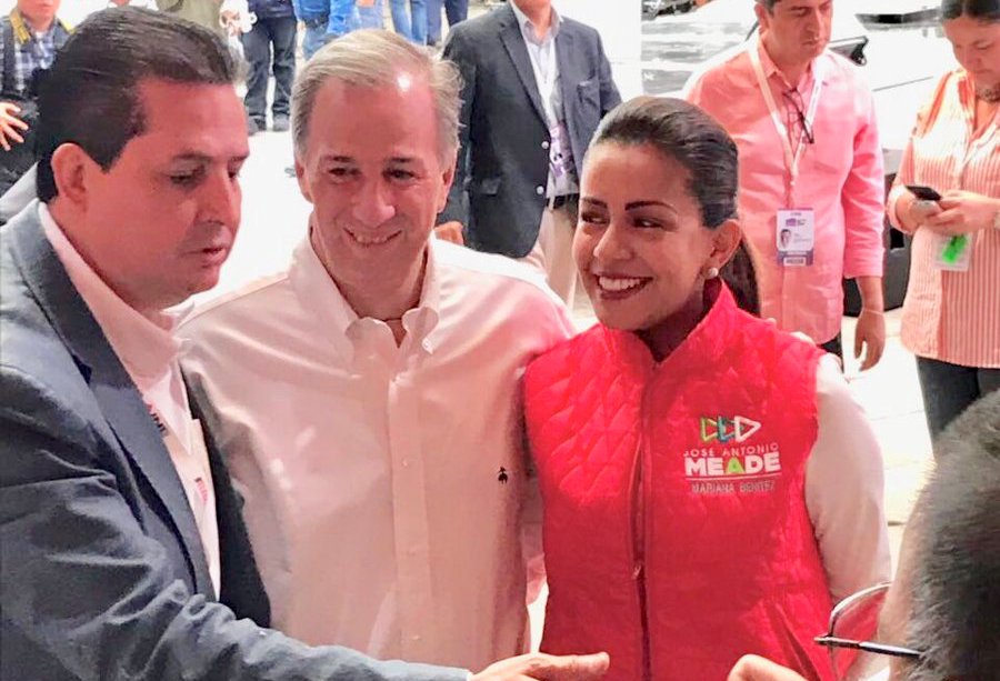 El candidato recorrió el Palacio de Minería. (Tomada de @marianabenitez1)