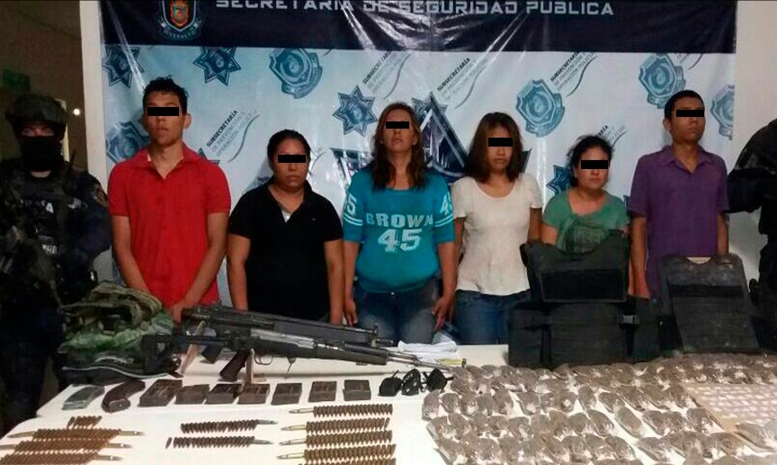 Las seis personas fueron detenidas tras un operativo en Zihuatanejo. (Especial)
