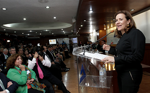 Margarita Zavala durante su encuentro con integrantes de la Concanaco (Jorge González).