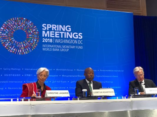 La presidenta del FMI, Christine Lagarde y Lesetja Kganyaho.