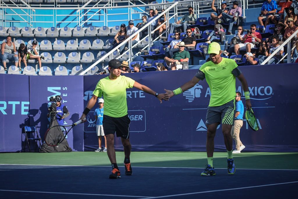 Tras vencer por parciales de 6/4 y 7/5 a Bradley Mousley y John Patrick Smith, Marcelo Arévalo y Miguel Ángel Reyes Varela avanzan a la final. (Cortes