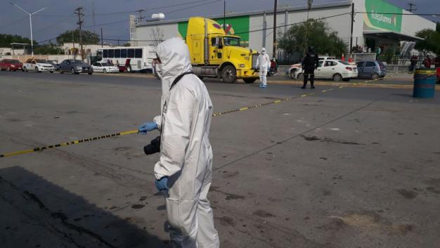 La víctima fue identificada como, Marco Antonio Treviño, de aproximadamente 30 años.