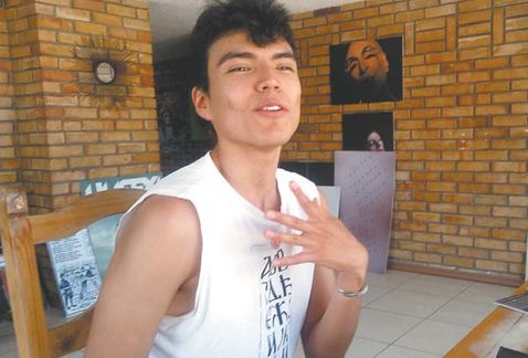 Gabriel Almaguer asegura no entender por qué en Monterrey aún se resisten en aceptar a su comunidad. (César Cubero)