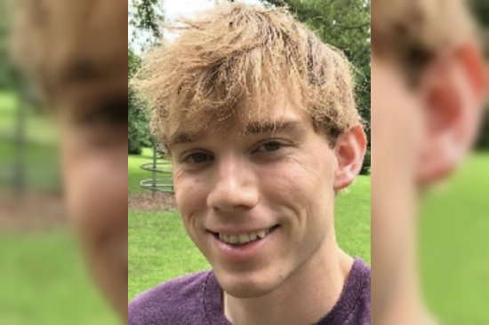 El hombre blanco de 29 años,fue identificado por las autoridades como Travis Jeffrey Reinking.