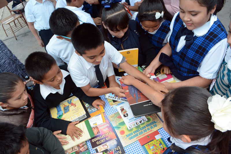 El acercamiento con los libros en papel es fundamental, explicaron. (Foto: Cortesía)