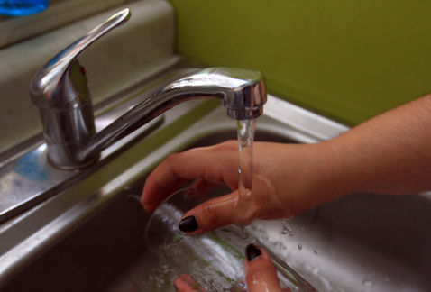 Agua y Drenaje interrumpirá el servicio el día de mañana. (Archivo)