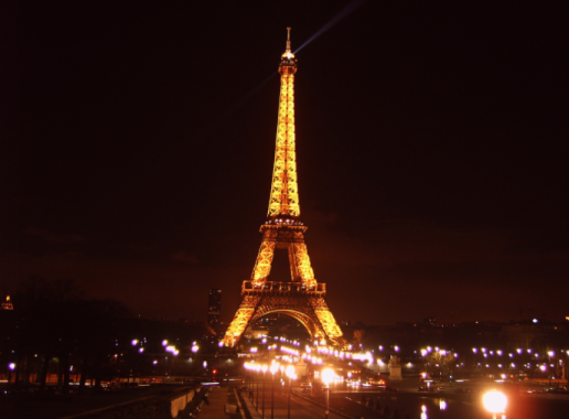 El cuarto lugar es para París y la fabulosa Torre Eiffel. 