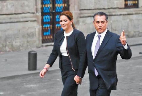 El ex gobernador de Nuevo León recordó la muerte de su hijo; acudió al Palacio de Minería con su esposa. (Ariana Pérez)