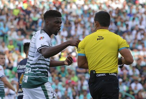 En mal momento ha llegado para Santos este bajón, dos derrotas consecutivas y con el riesgo de caer hasta el cuarto lugar. (Saúl González)