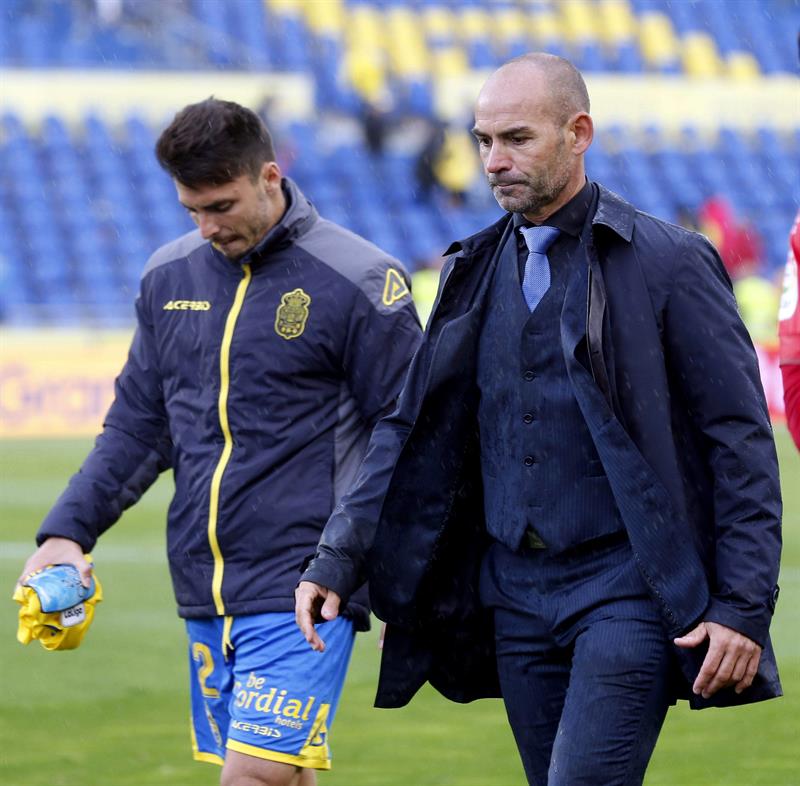 Paco Jémez y la Unión Deportiva Las Palmas descendieron en España (EFE)