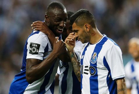 'Tecatito' Corona anotó en la goleada del Benfica (EFE)