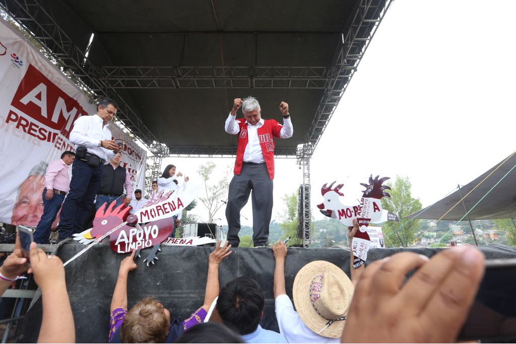 Andrés MAnuel López Obrador durante su gira por el Estado de México 