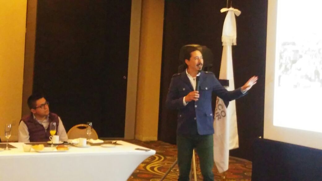 Durante su encuentro con empresarios. (Alondra Ávila)