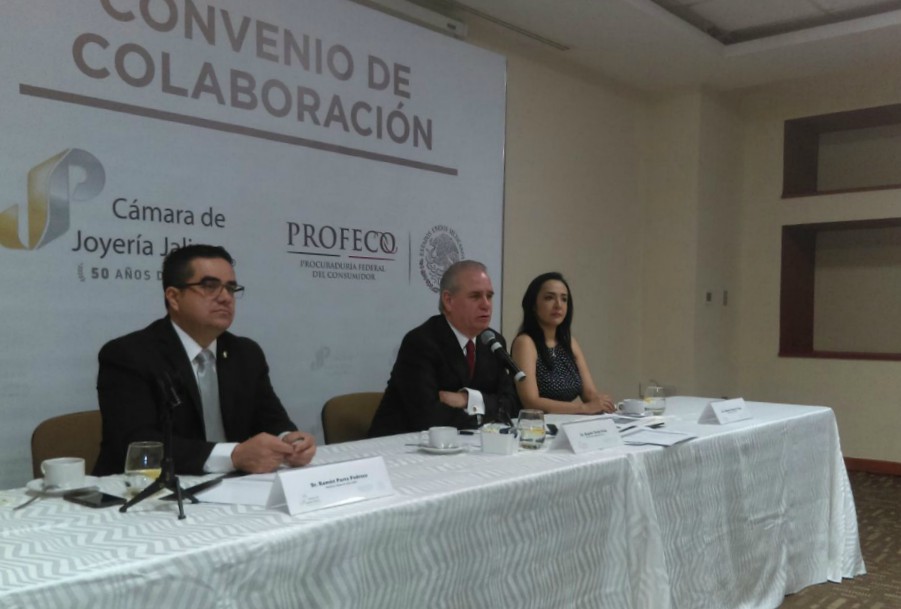La firma del convenio se llevó a cabo en Expo Guadalajara. (Jorge Velazco)