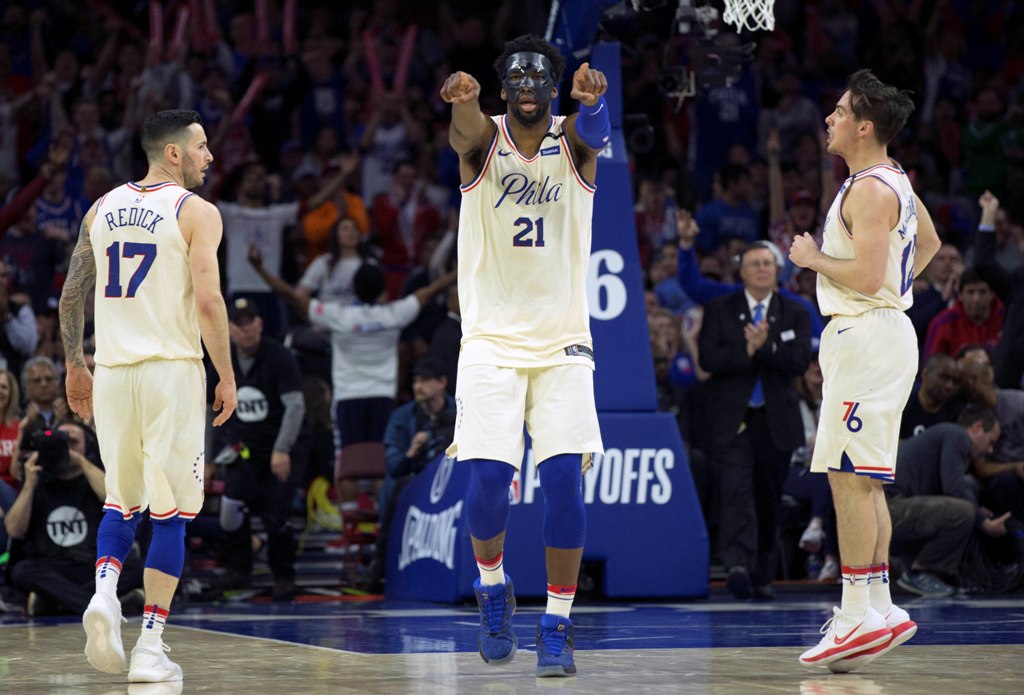 Joel Embiid  en festejo 